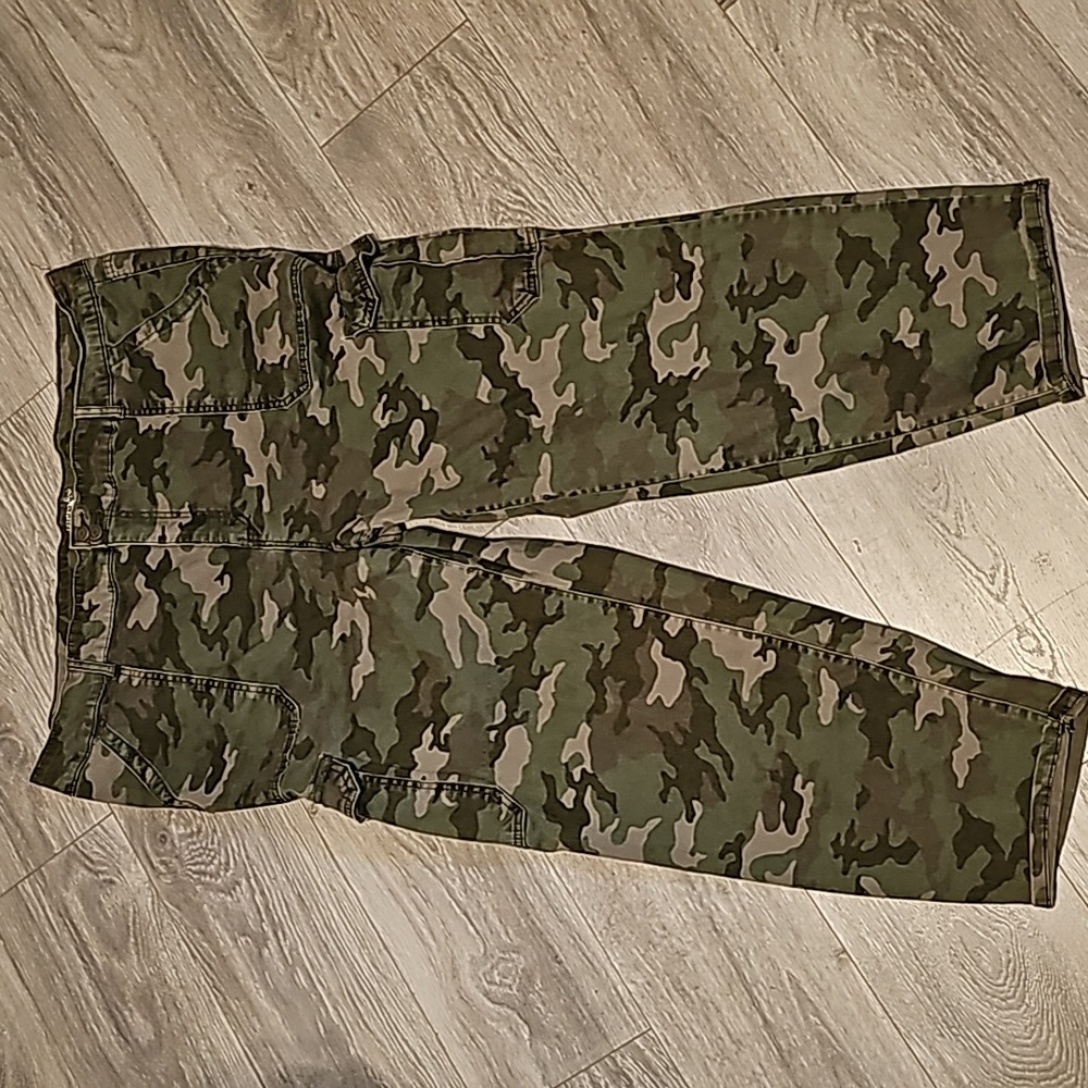 Terra & sky cargo camo pants